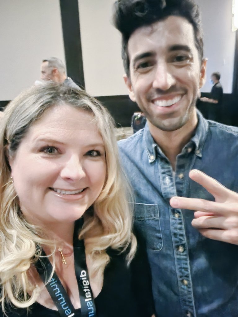 RashelleLeann's tweet photo. #ThankYou so much for your time & #Guidance today! It was a pleasure to chat with you, @Youshaei. #DSSEA #DigitalMarketing #RealtorRashelle https://t.co/2AMyryFTE0