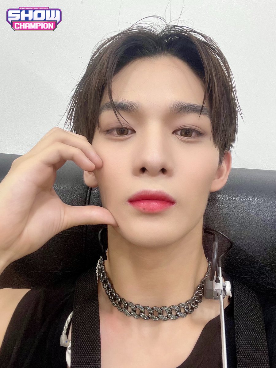 📸 | Actualización de Show Champion 

#배진영 #BAEJINYOUNG