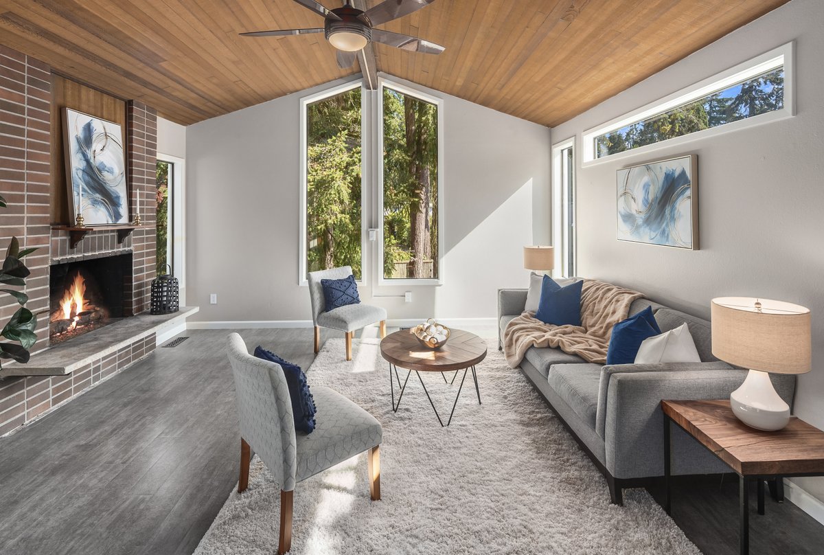 truexproperties's tweet image. Easy to live in updated home with lovely cedar vaulted ceiling in living room. Recently remodeled kitchen will entice you to cook and entertain while your guests sit at the breakfast bar at the kitchen island and keep you company. #justlisted bit.ly/3BotTDi