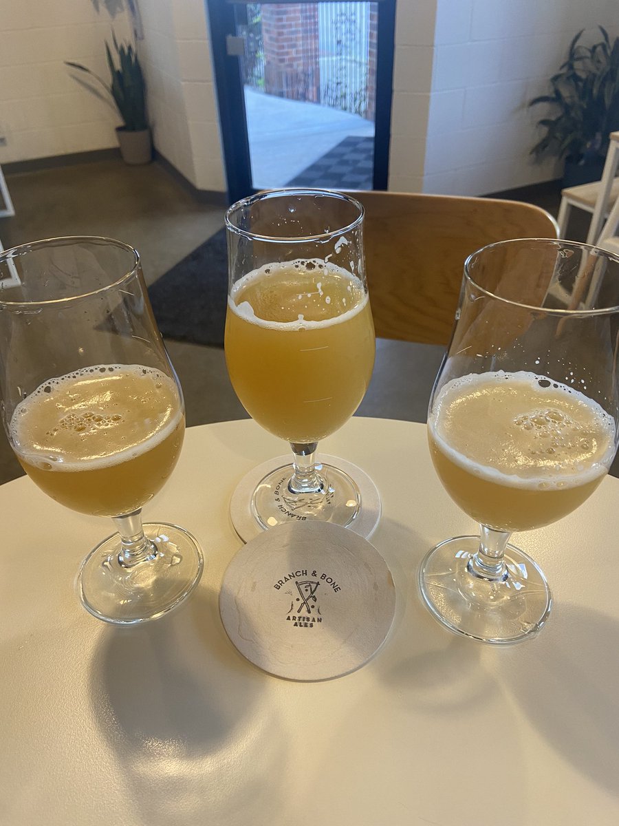 HoppedUpBR's tweet photo. A mid week work break @BranchAndBone. Fantastic selection. Will definitely be revisiting and taking some back home. Look for future HUBR episodes featuring Branch and Bone. #CraftBeer #workbreak #travelbrew #futureshow https://t.co/iFETbmp0am