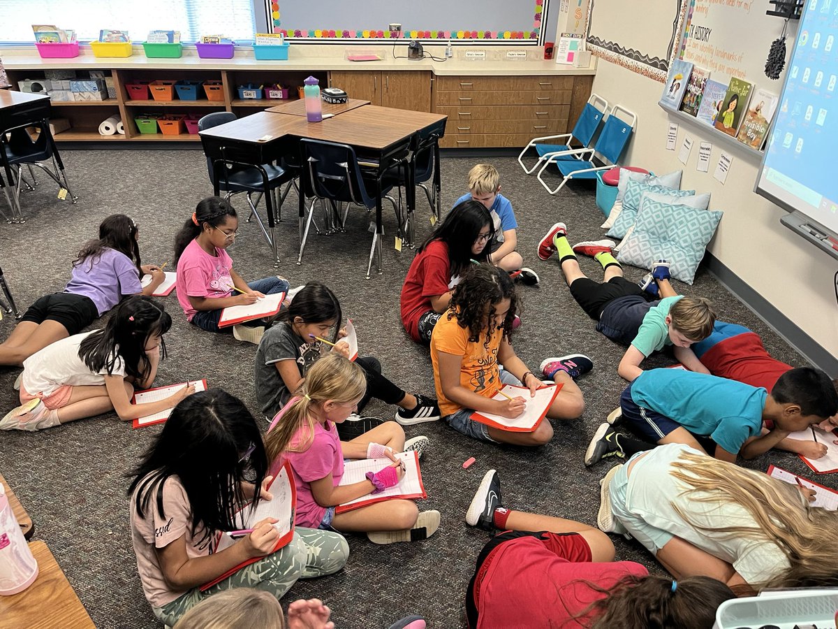 MrsPatrick_GLJH's tweet photo. Today we practiced our envisioning skills during read aloud time. The kids sat and sketched while they listened to The Day the Crayons Quit without seeing any of the pictures.  I loved seeing all the different mind movies and character feelings come to life! https://t.co/nsy2RpDDON