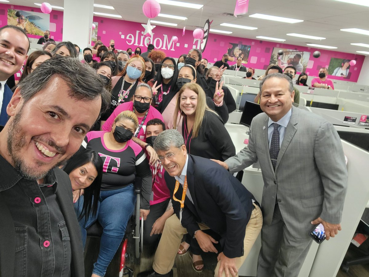 !Hoy celebrando con nuestros representantes de servicio la re apertura de <a href="/AtentoCorp/">Atento</a> Caguas! Estuvimos con el Hon. William Miranda Torres Alcalde de <a href="/caguasgovpr/">Municipio Autónomo de Caguas</a>  y el CEO de Atento Carlos López Abadía. Seguimos creciendo y ofeciendo el mejor servicio al cliente posible!