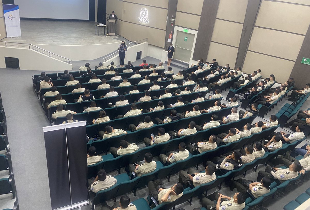 CJLosRios's tweet photo. ✍️👮‍♀️ El Abg. John Khayat Jairala, Director del @CJLosRios, apertura el Ciclo de Conferencias sobre “La importancia del  informe policial”, dirigido a 200 servidores policiales de los cantones #Quevedo, #Mocache, #Valencia y #BuenaFe https://t.co/xhkqav2CAu
