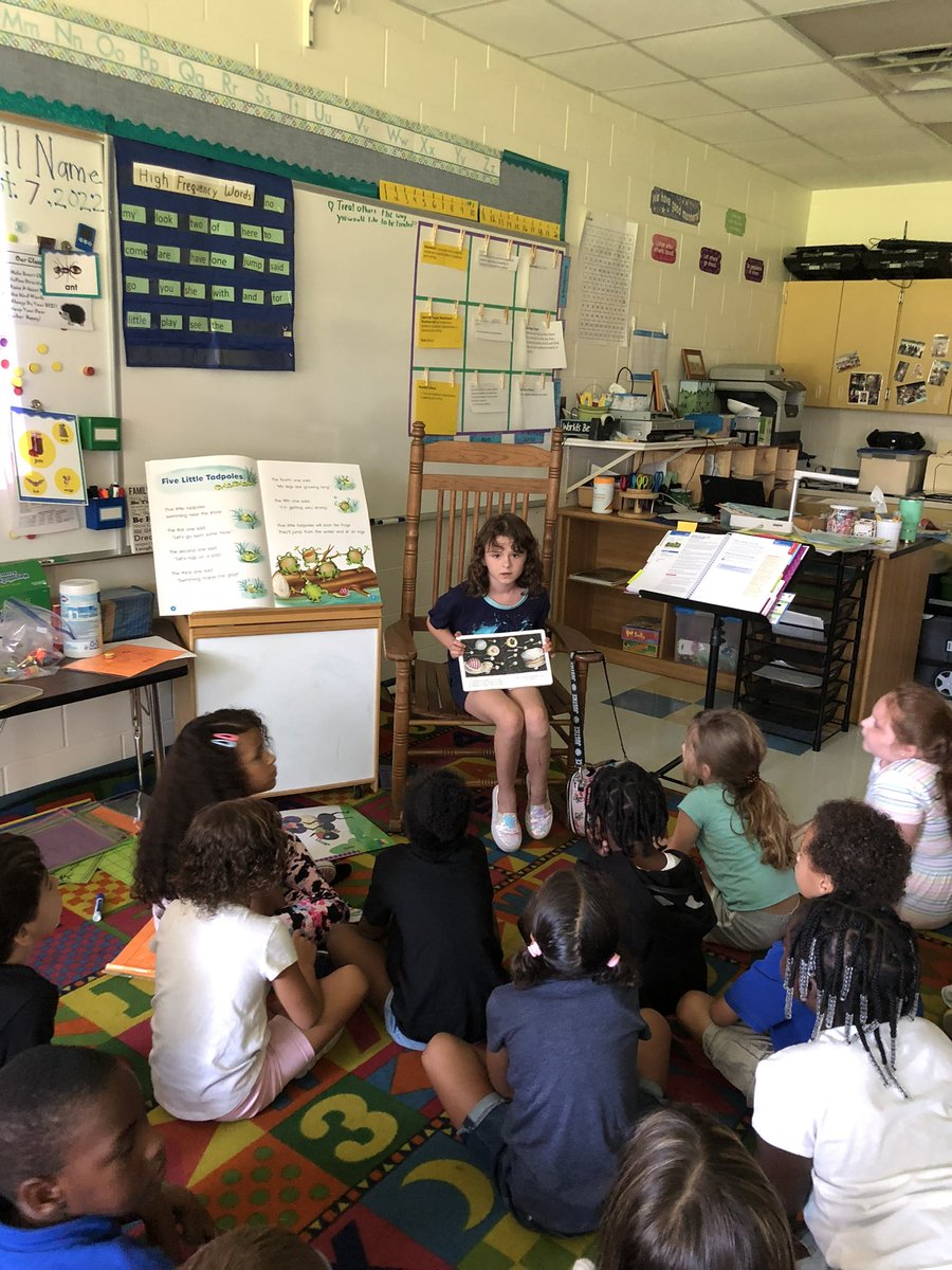 klowrey22's tweet photo. Three of our 🐉 chose to spend their Dragon Coins and Reading Counts points on being able to read aloud to our younger students. This ⬇️ right here 👏🏼 is what it is all about! @enck_tim @CalmDownCarlson @sdedragons @JilkaJane @hmconyers https://t.co/3SCRAGIn9k