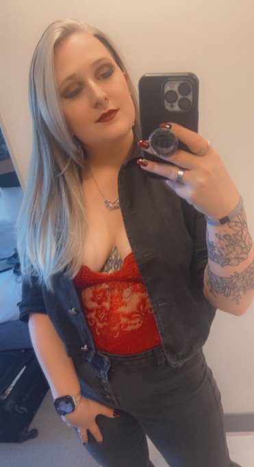 Outfit to see My Chemical Romance tonight 😍💋 https://t.co/EMUvRslFgh<a href="/tag/acnh"class="tags"><span>#acnh</span></a>