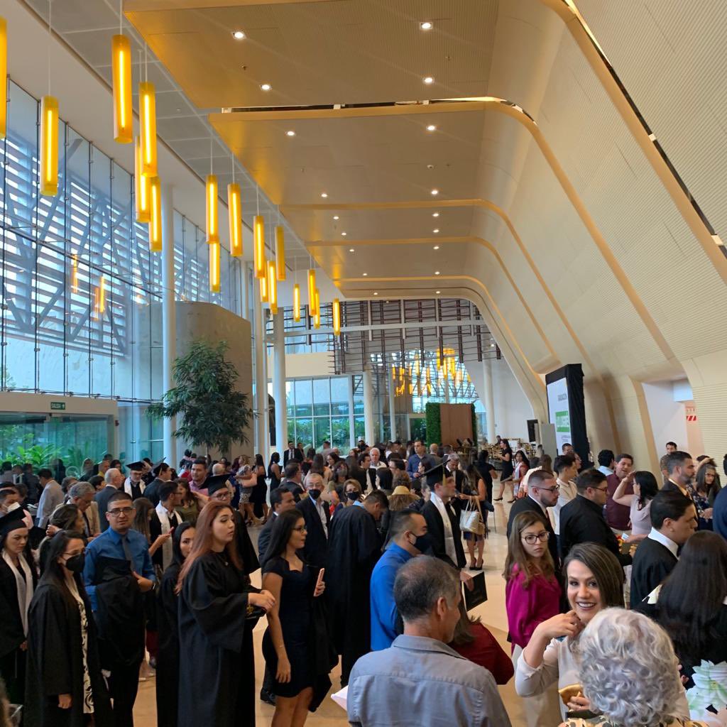 #CCCRAhora
Felicidades a todos los estudiantes de la <a href="/ULatinadeCR/">Universidad Latina</a> que hoy reciben su título universitario en nuestro recinto.
Hoy consiguen un gran resultado que valdrá la pena para toda la vida.