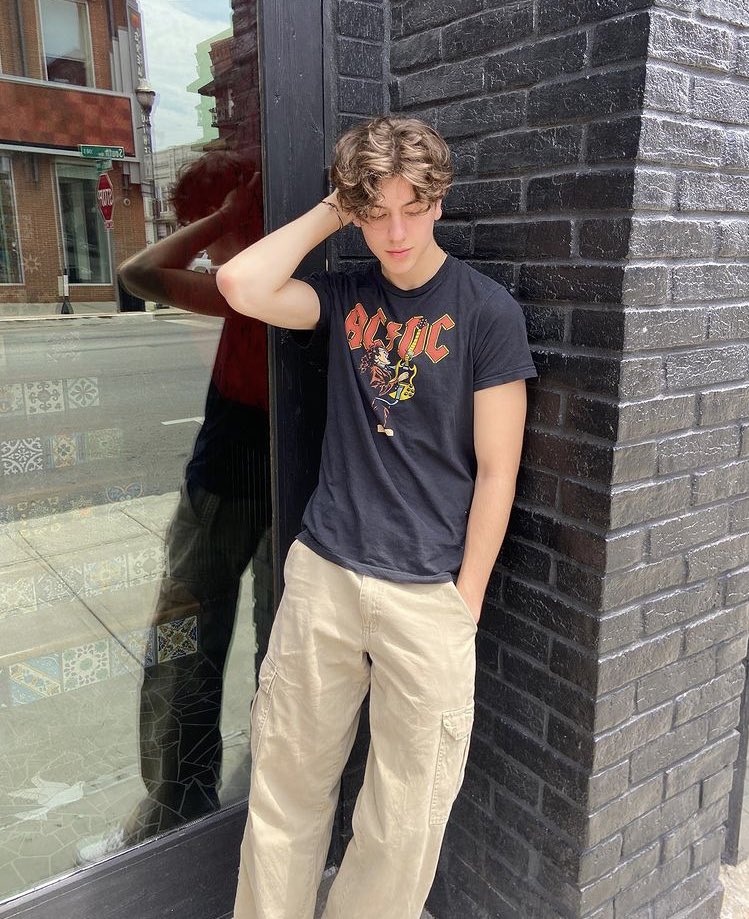 ⠀⠀⠀⠀       🥁 ︐ 070922.  
⠀⠀⠀⠀⠀       “déjalo ser
             déjalo sacudirse bien.” 
⠀⠀⠀⠀⠀