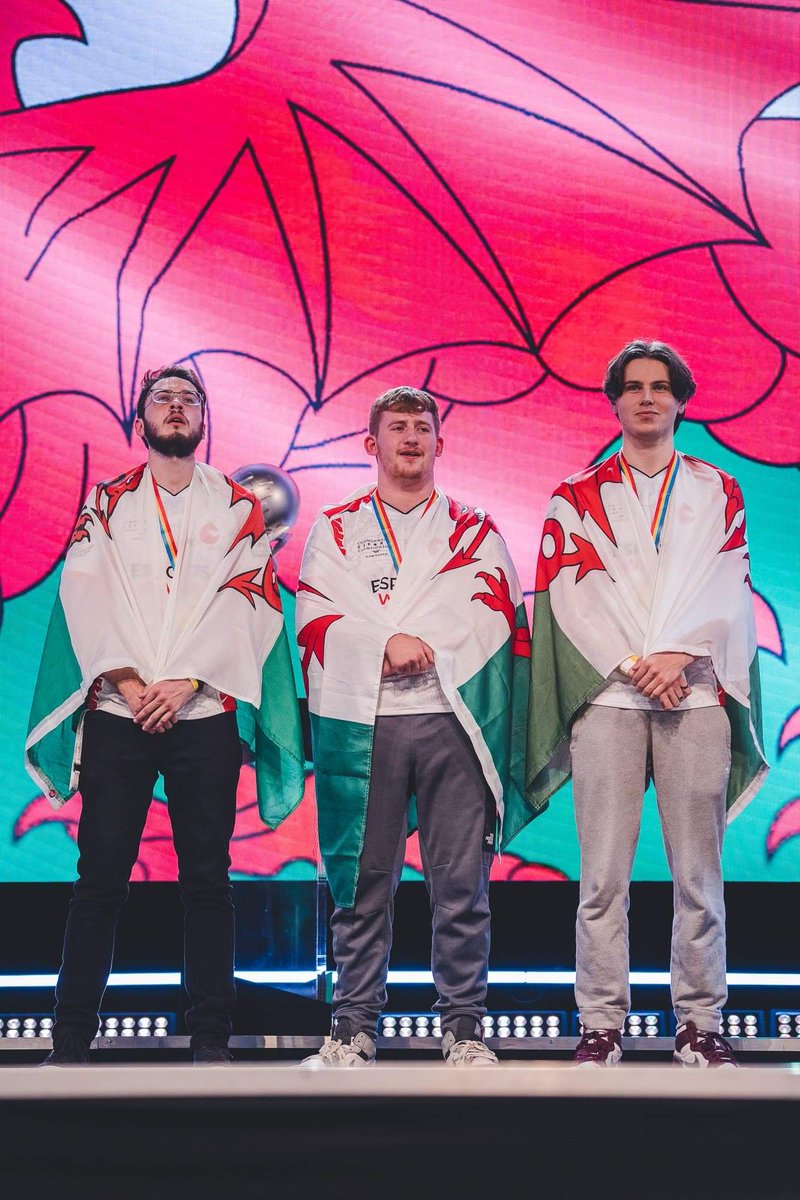 DadpoleRL's tweet photo. So nothing on the TV....so just watched the commonwealth rocket league grand final for the 25th time, still get goosebumps and so proud to see the boys @TadpoleRL @foxyyRL and @Breezi_EU get the Big G..... https://t.co/r9q5tFHmet