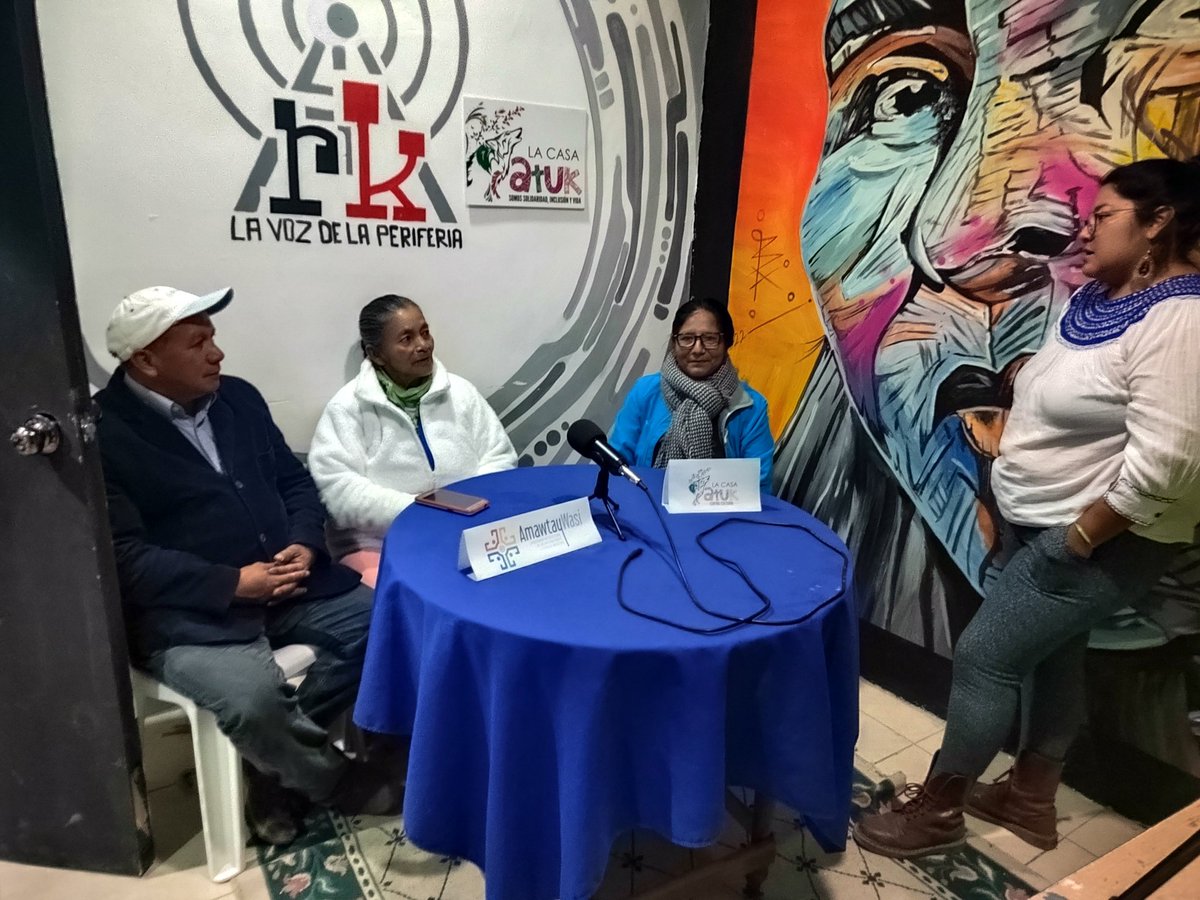 ComunitariasEC's tweet photo. En Radio Atuk fortaleciendo el tejido organizativo mediante la comunicación un orgullo el trabajo de la juventud en Atucucho @pabelml @EmilioUIO @AndreaEncaladaE @PaolaPabonC https://t.co/RBtUBI8NJh
