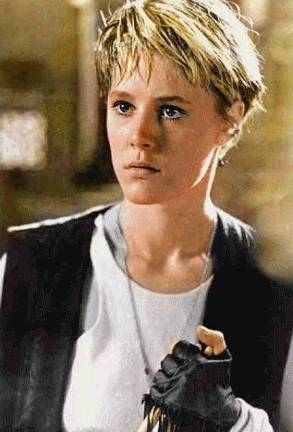 HyperFixa's tweet photo. Wondering if KJ had a John Hughes phase and fell in love with Mary Stuart Masterson as Watts in Some Kind of Wonderful (she definitely did) #PaperGirls #babybutch https://t.co/AAduS6sDBK