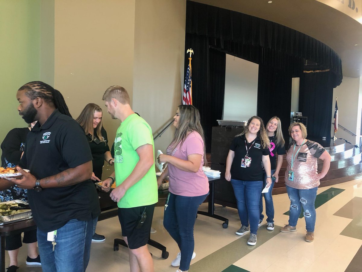 KimberlyMelcho6's tweet photo. Huge THANK YOU to @reydelpollo_tx for sponsoring our lunch today! Thank you for giving back to your local community and showing your support to our hard working teachers!
@webdmedia 
@APasadenaisd 
@tracy_skripka 
@msmoodykms https://t.co/tzkIC96u9Y