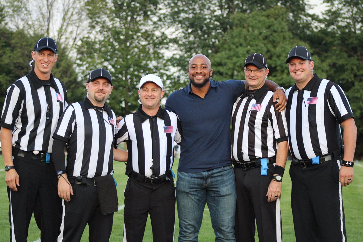 ajdillon7's tweet photo. Had a great time last Friday supporting the Southern Door Eagles, the guys got the W and are looking good this season. I’m going to try to get to some more games in the area throughout the season when I can, keep letting me know the games to look out for! #FridayNightLights https://t.co/e4FSSG80vf