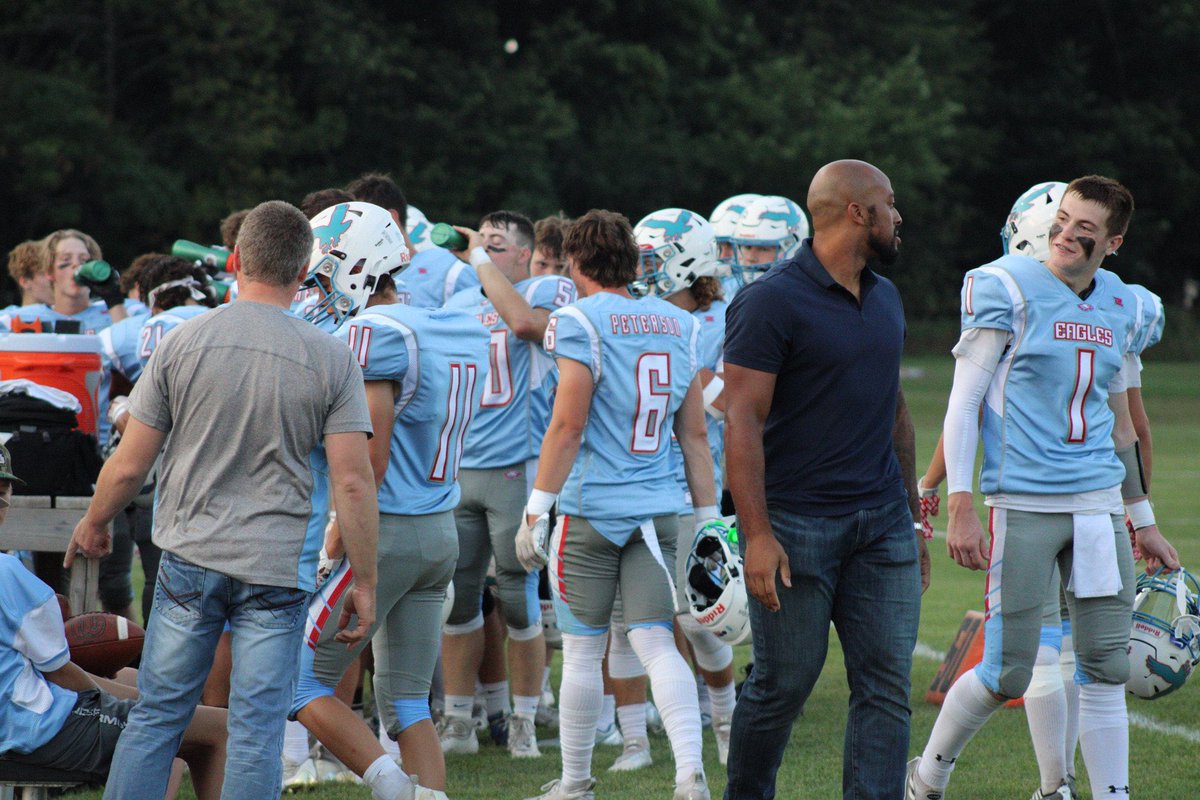 ajdillon7's tweet photo. Had a great time last Friday supporting the Southern Door Eagles, the guys got the W and are looking good this season. I’m going to try to get to some more games in the area throughout the season when I can, keep letting me know the games to look out for! #FridayNightLights https://t.co/e4FSSG80vf
