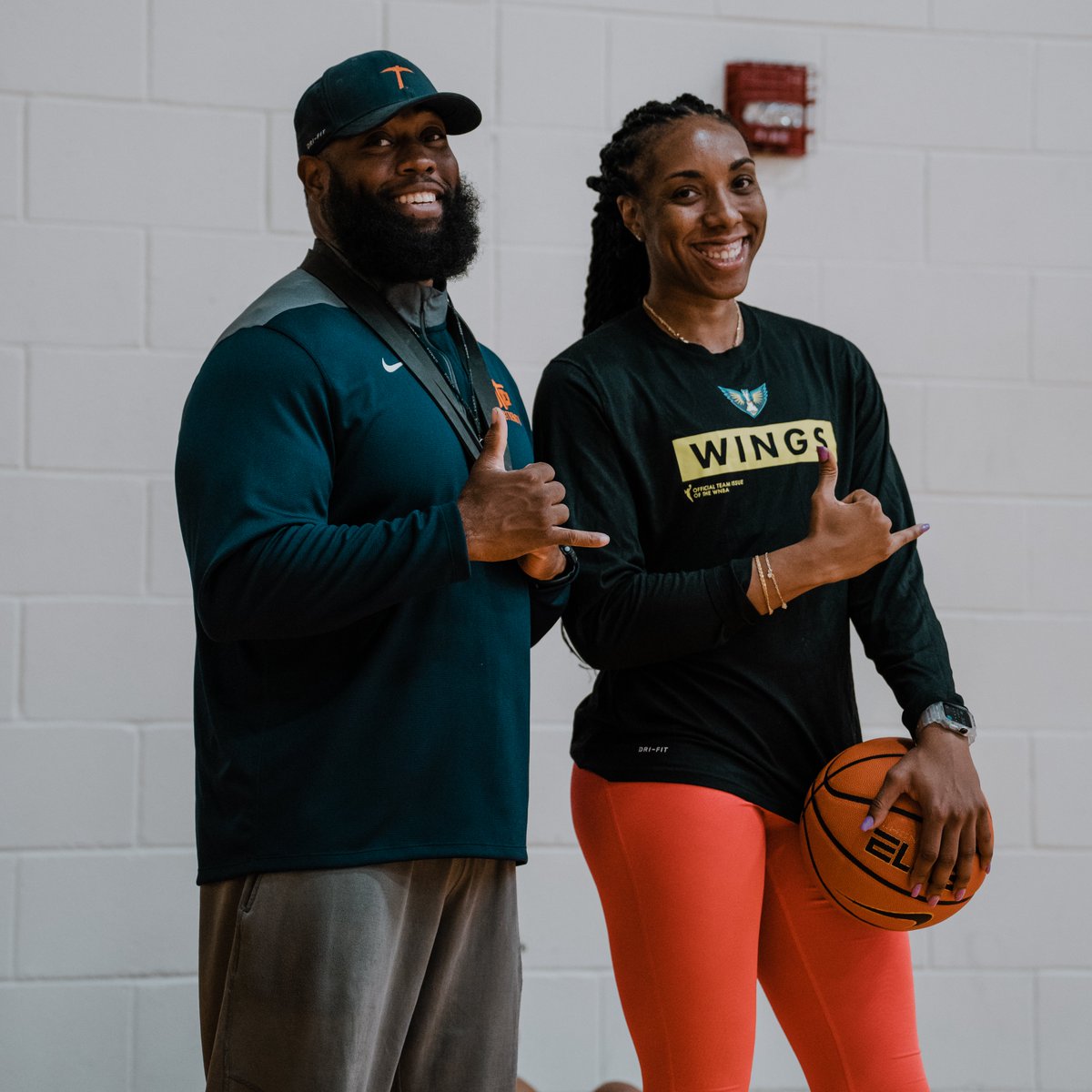 Great to have former Miner and current <a href="/DallasWings/">Dallas Wings</a> forward <a href="/KBT_5Blessed/">Kayla Thornton</a> out at practice today! 
#RiseUp915 | #PicksUp