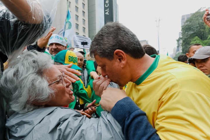 tarcisiogdf's tweet photo. FOI GIGANTE! 🇧🇷

Hoje, mostramos o quanto o Brasileiro e o Paulista amam essa pátria. Democraticamente, celebramos os 200 anos da nossa independência numa festa que tomou as ruas de todo o país. https://t.co/opYrLobjsw