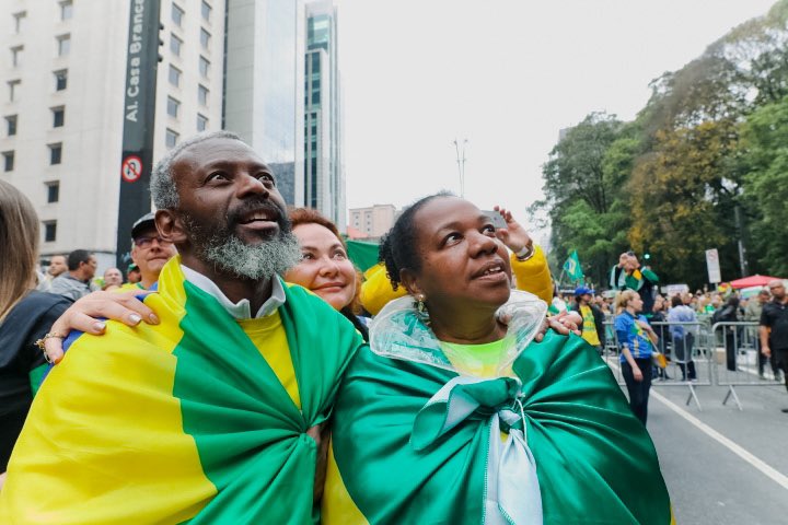 tarcisiogdf's tweet photo. FOI GIGANTE! 🇧🇷

Hoje, mostramos o quanto o Brasileiro e o Paulista amam essa pátria. Democraticamente, celebramos os 200 anos da nossa independência numa festa que tomou as ruas de todo o país. https://t.co/opYrLobjsw