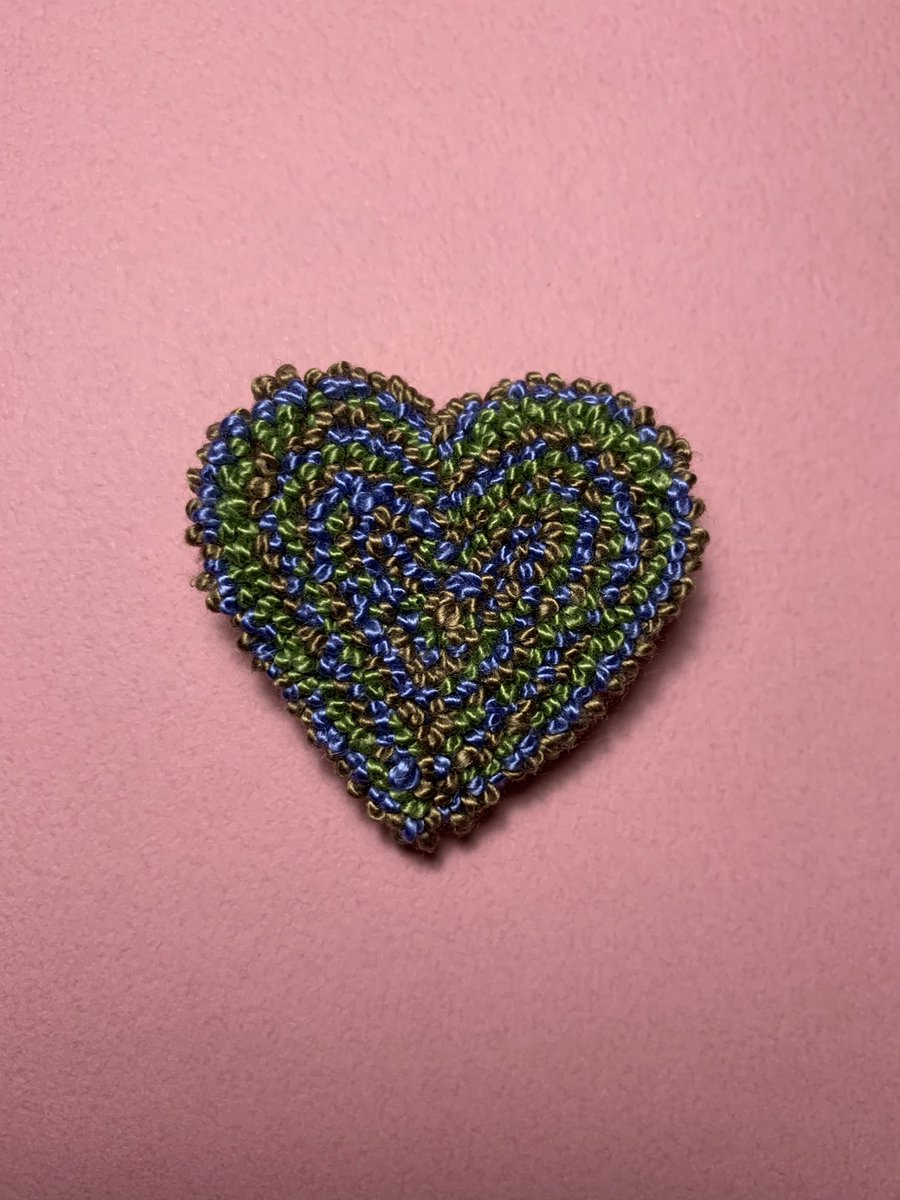Bridgets_Garden's tweet photo. パンチニードル強化月間はじまりました😂😂
やっぱりハートかわいい☺️💕💕
#刺繍 #刺繍のある暮らし #クロスステッチ刺繍 #クロスステッチ #リボン刺繍 #embroidery #embroideryart #crosstich #crosstichart #hedebo #ブローチ #パンチニードル #bridgetsgarden
#bridgets_garden https://t.co/Bw1mt9sEHO