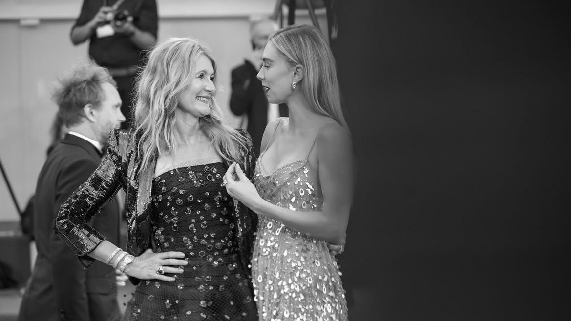 📸 | Vanessa Kirby and Laura Dern at the #VeniceFilmFestival!