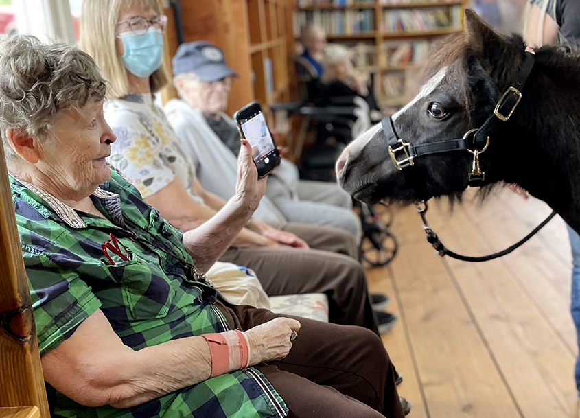bethanycare's tweet photo. Bethany Calgary residents enjoyed a wonderful afternoon with @ROARR_org at RiverCross Ranch. The afternoon was spent with therapy horses Hugs and Kisses, lunch, and smiles! Thank you @roarr_org for a great outing!
#RoarrCommunity #BethanyCalgary #BethanyCareSociety #SeniorCare https://t.co/EMnwHS4elT