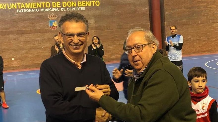 J_L_Quintana's tweet photo. Importante pérdida en el mundo Deportivo por el fallecimiento de Julio Francisco Gomez, Premio Alaban por su trayectoria deportiva. Hasta siempre Julio. https://t.co/jynUUdL3sy