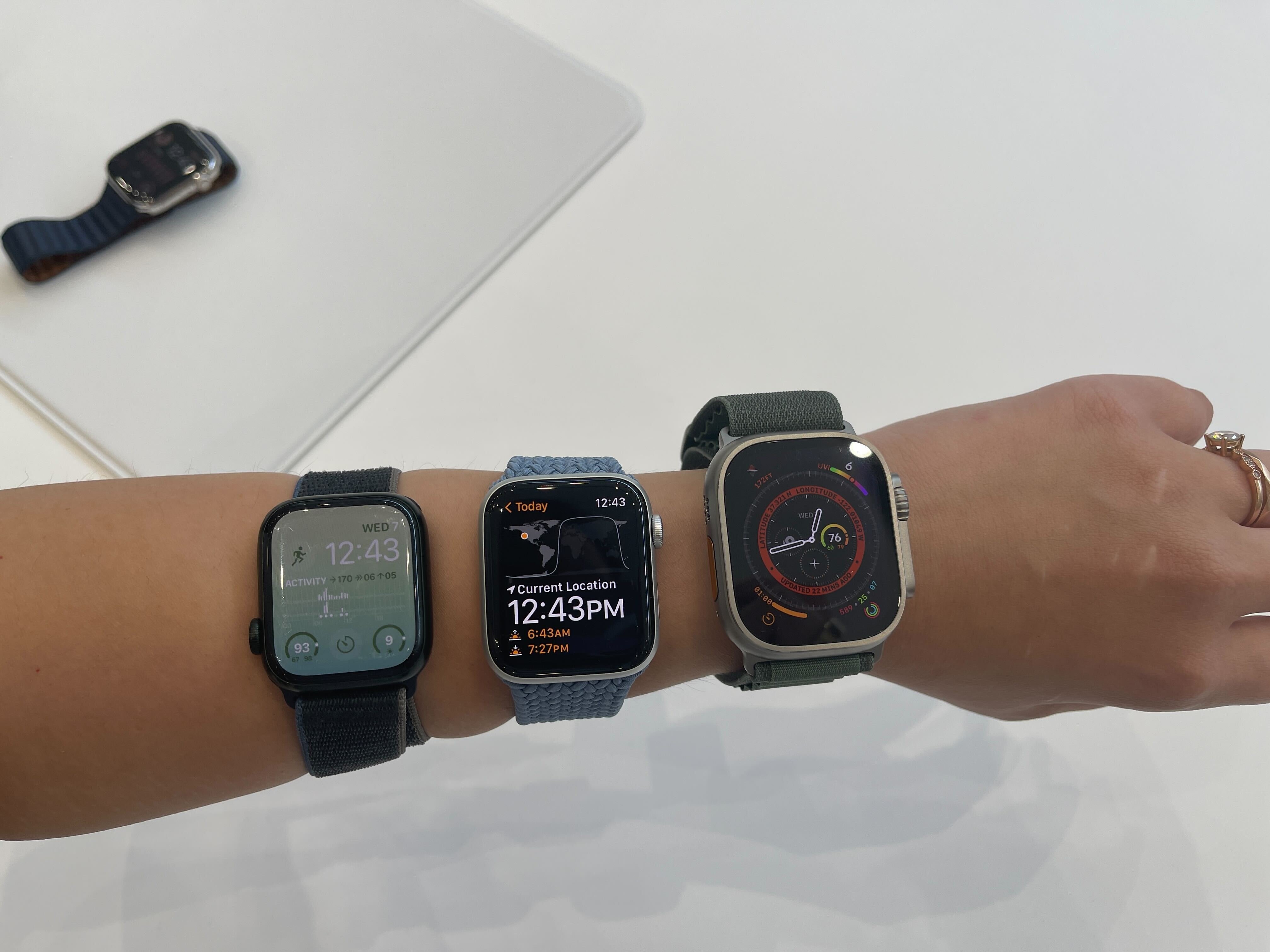 Сравнение apple watch ultra. Часы Эппл вотч ультра. Apple watch 8 Ultra 49mm. Apple watch Ultra 2023. Apple watch Ultra 2022.