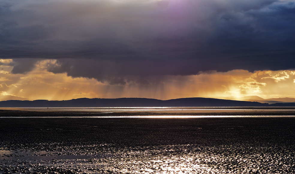 ambientabbot's tweet image. view across to the Black Isle (i think!), from Findhorn beach.