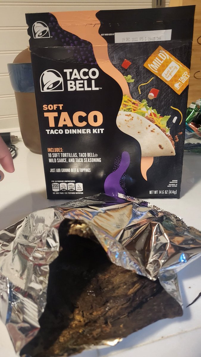 Angpierce12's tweet photo. @tacobellcare I still have not received a reply on this. Wtf https://t.co/j6JpqvbAEm