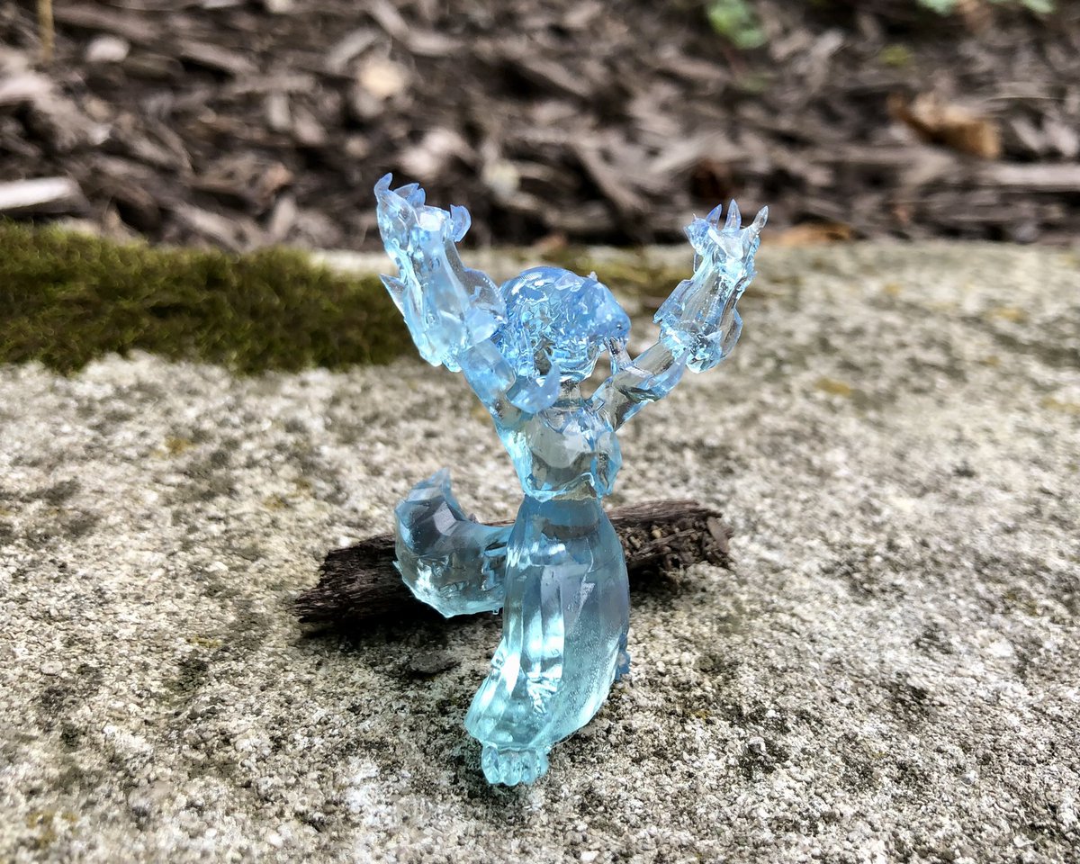 bonus because i’m really happy with how these came out!! even if i learned the hard way that alcohol ink loses its pigment after only an hour in direct sunlight 😫