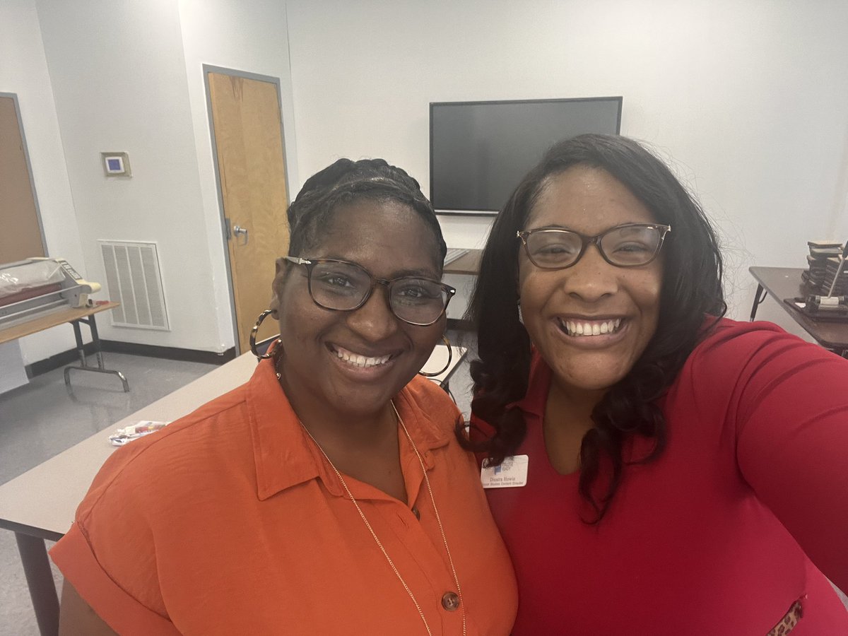 DieatraHowie's tweet photo. Last week I enjoyed visiting Zora Ellis Junior High School with these amazing educators and awesome principal @AplusCR @_BrittanyWJ https://t.co/ElHB9w4rtj