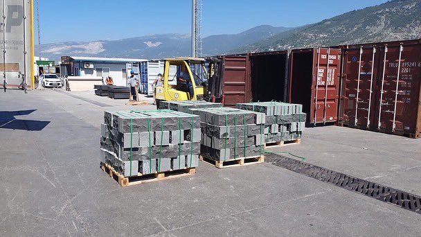 petramlojistik's tweet photo. Yükünüz size yük olmasın! #Petram olarak tüm #lojistik süreçlerinizi yakından takip ediyoruz.
#nakliye #export #import #ihracat #ithalat #logistics #port #misurata #beirut #jeddah #tripoli #ashdod #haifa #mersin #iskenderun #gaziantep #ship #liman https://t.co/D0UmOOxVn9