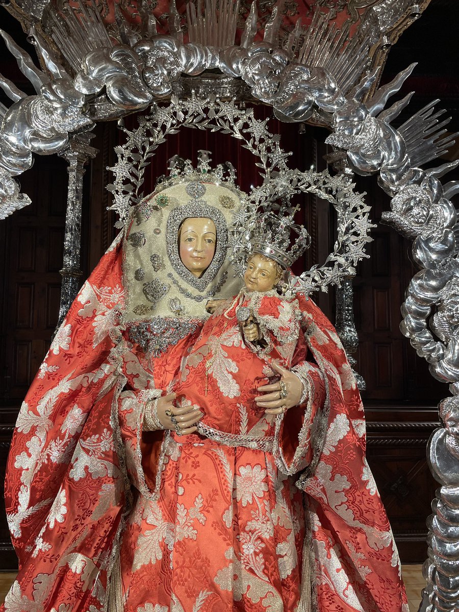 Feliz Día de la #VirgendelPino!! Viva nuestra patrona de Gran Canaria!!❤️💙💛👏👏👏 #Teror #8Septiembre