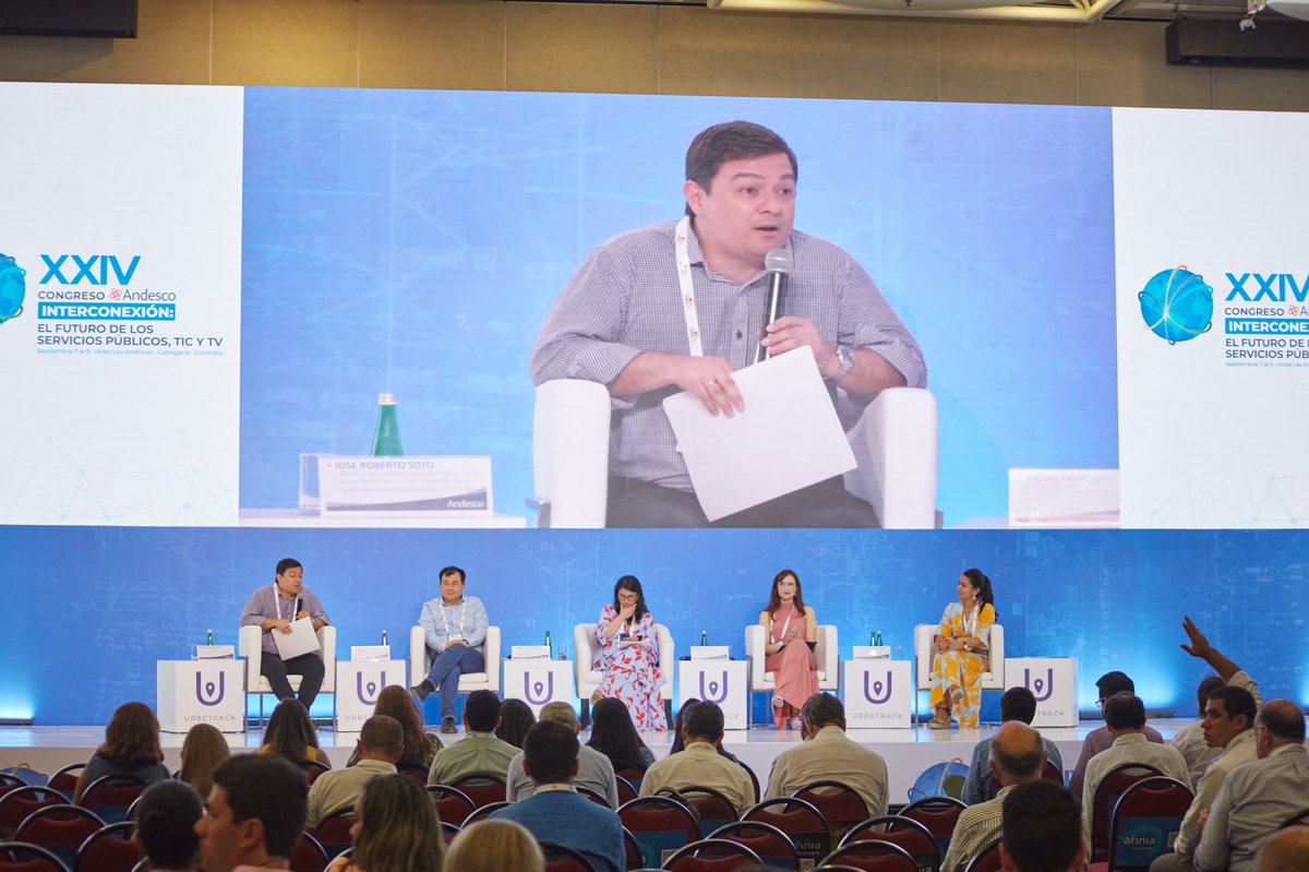 sicsuper's tweet photo. La #SIC participó en el XXIV #CongresoAndesco: Diálogo sobre la institucionalidad en TIC, base para la transformación digital, en donde se concluyó que las entidades del Estado trabajan junto a la industria, para permitir el cierre de brechas en el sector. https://t.co/6omTehM8wQ