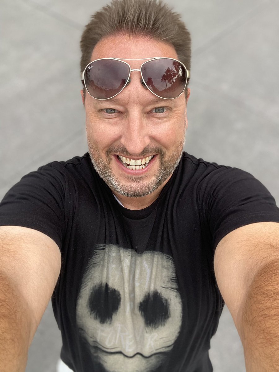 Skobes55's tweet image. @CryptTV Still representing! Because #FamilyIsForever

@HorrorNightsORL 

#SeeYouInTheFog
#CryptFamily
#NotWorkingThisTime
#IWillBeHavingAnAdultBeverageOr4
#GetThoseWitnessStatementsReady
#StabbyStabby
#MakeWitDaSpooky