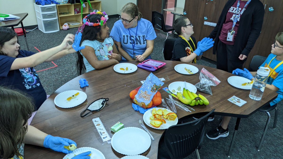 TPaceOIS's tweet photo. Our class had a blast wrapping up our Air Force Anniversary current event unit! We talked about our military, jobs, food safety and trying new things! @TStudentsupport @TISDOIS https://t.co/6q2eaZLpCH