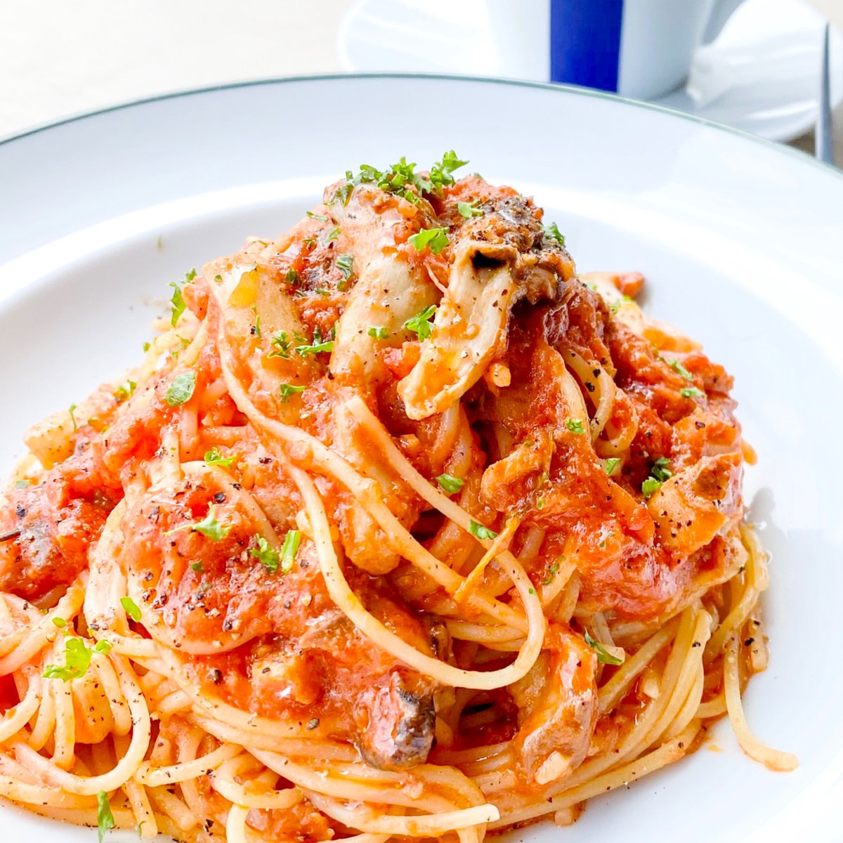 LaPorta_Tsukuba's tweet photo. 🍝ツナとキノコのボスカイオーラ
Boscaiola di tonno e funghi
通称『きこり風』
木の切り口がツナに似ているwことからのようですね。
確かに。
9月のPasta Aです。
ランチ・ディナー・テイクアウトでお楽しみいただけますよ。
#ラポルタ #トマトソース #ボスカイオーラ #boscaiola #秋の味覚 https://t.co/jVTKREHN20