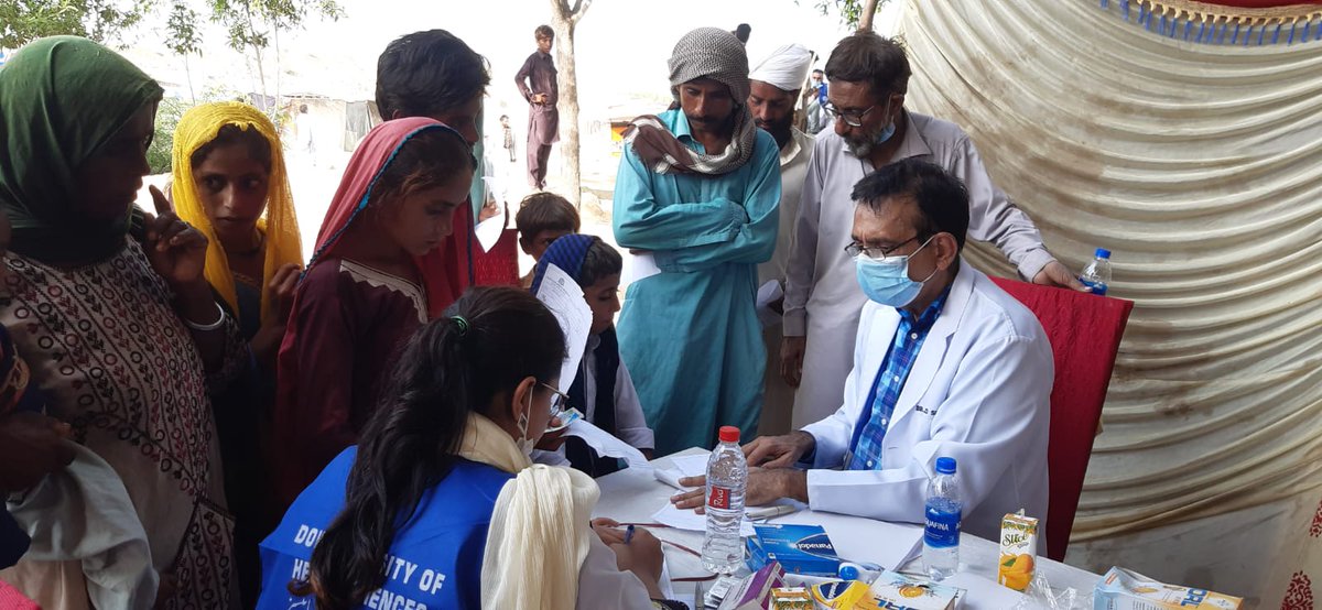 usamajutt_dr's tweet photo. Today Dow University have organised a medical camp for flood victims at sehwan... A large number of patients were treated and given free medicines.
#FloodsInPakistan2022
#FloodReliefFund2022 https://t.co/mw5z6nAeQc