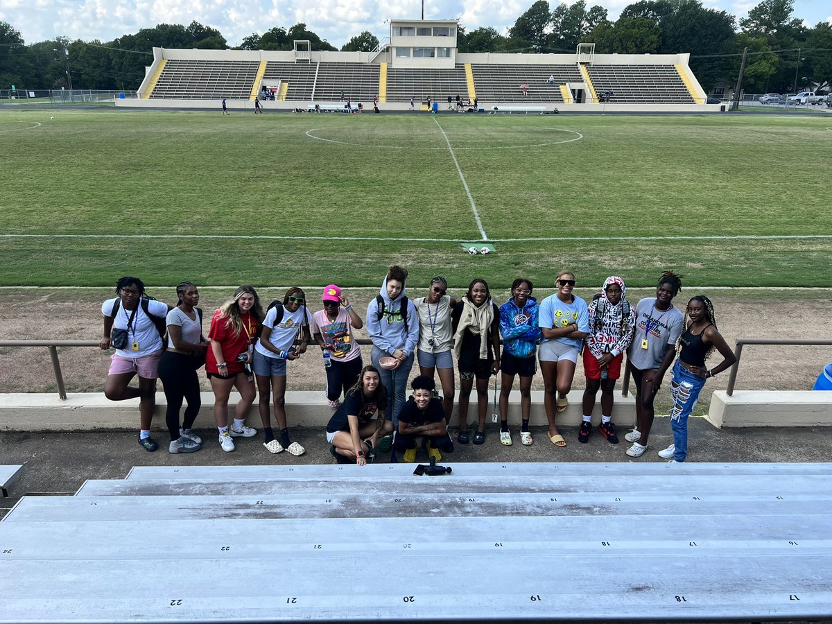 pjcwbasketball's tweet photo. Spent some time supporting our soccer teams today! #DragFam🐉 https://t.co/jHq2aPnBnx