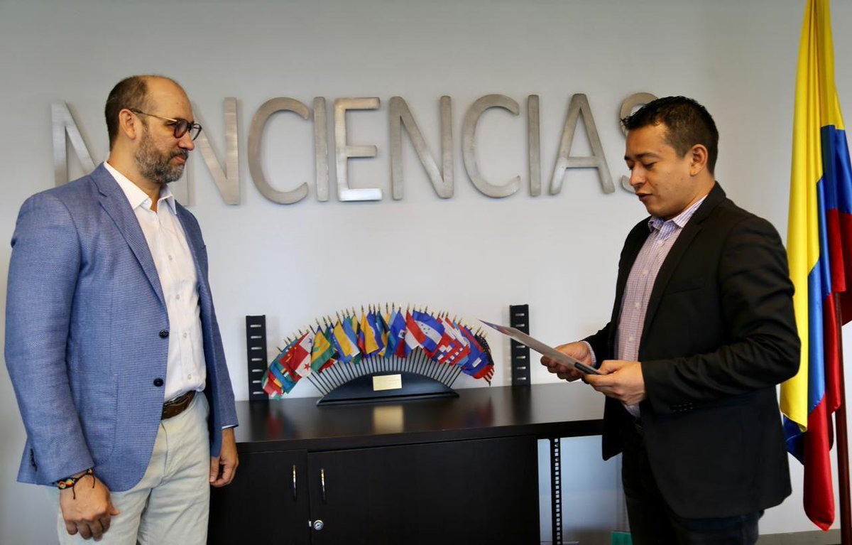 arturolunat's tweet photo. Seguimos fortaleciendo el talento humano de @MincienciasCo. 

Hoy posesionamos a Eduardo Rojas como Director de la Dirección de Gestión de Recursos para CTeI, y a Gustavo Gonz��lez, en el cargo de Director de Capacidades y Apropiación del Conocimiento.

¡Bienvenidos! https://t.co/0sboWZbB4E