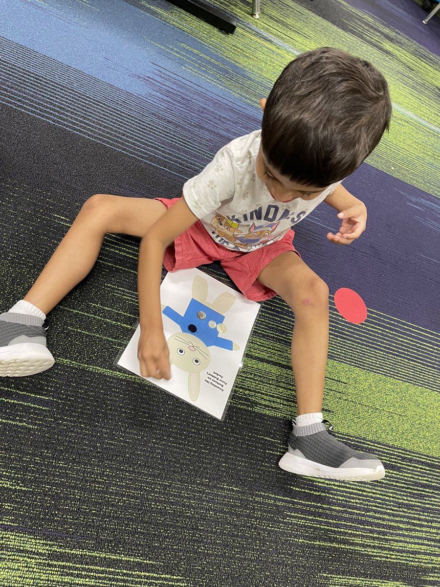 MsMedinasClass's tweet photo. My students had such a great time counting buttons for Peter Rabbit’s jacket! 🐇 @CimarronElem #CEcheetas https://t.co/LUKFCD6Tzl