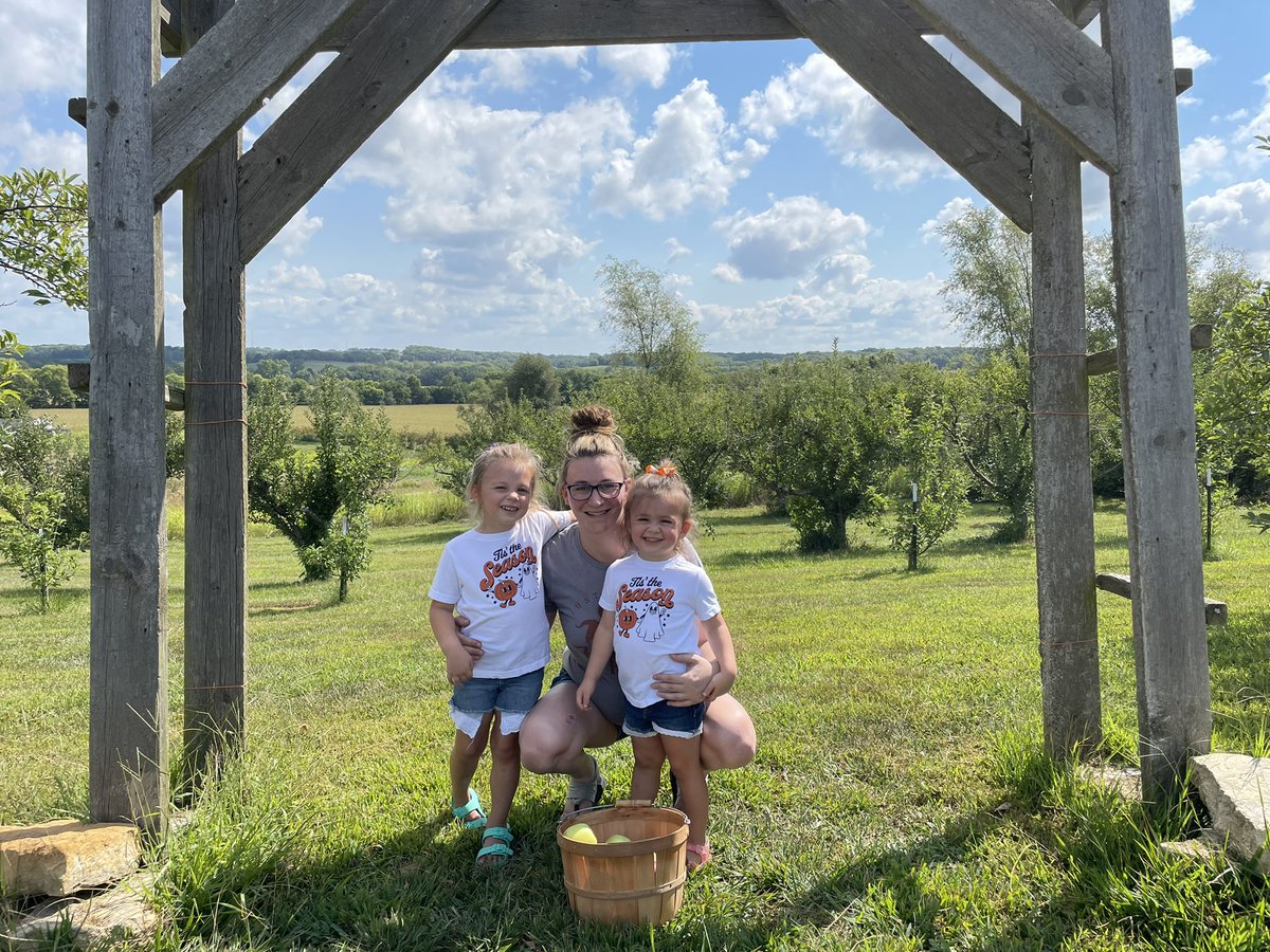 edenallison86's tweet photo. Working our way through our fall bucket list with these two girls before Audrey shows up! #ApplePicking #AppleSlushies #TisTheSeason #SistersBeforeMisters #RedBarnFarm https://t.co/GTJTxENwzA