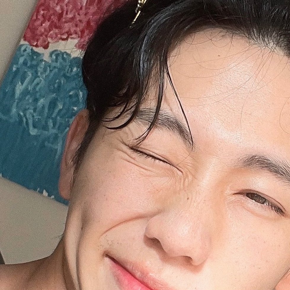 ᅠ✦ㅤㅤ▎𝙺𝙸𝙼 𝙴𝙳𝚆𝙰𝚁𝙳  ⦂  
                             𝐚𝐜𝐭𝐮𝐚𝐥𝐢𝐳𝐚𝐜𝐢𝐨́𝐧 𝐝𝐞 𝐈𝐍𝐒𝐓𝐀𝐆𝐑𝐀𝐌  

— Hace dos semanas que regrese a casa y aún no me acostumbro al horario.