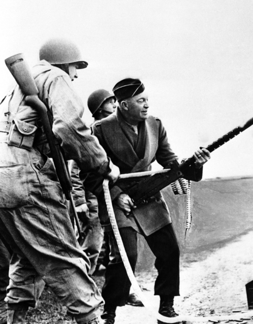 HistoryImageBot's tweet image. General Eisenhower with an M1919 Browning machine gun that he fired during an inspection of an American infantry unit in England in 1944. [612x785]