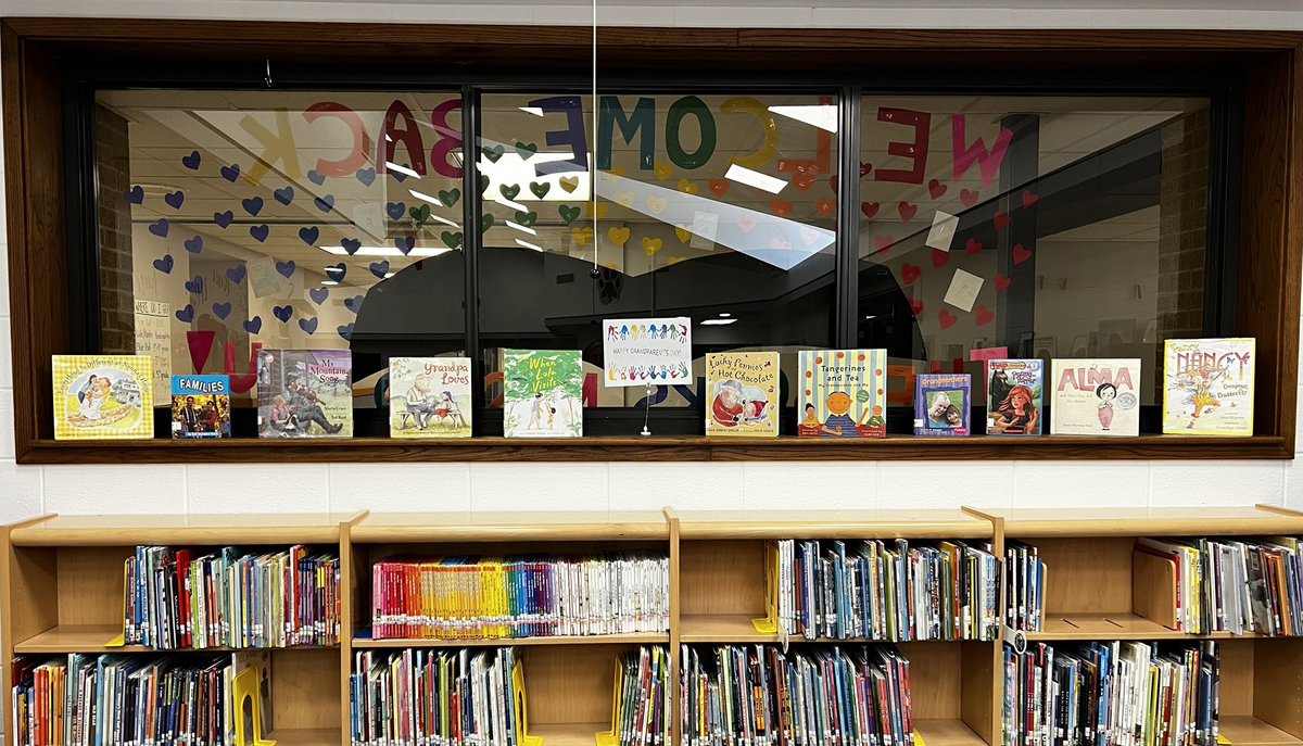 KyleES_library's tweet image. Hey @kespanthers and teachers! It’s almost Grandparents day! Come check out the books we have about Grandparents and you can read them before Friday!