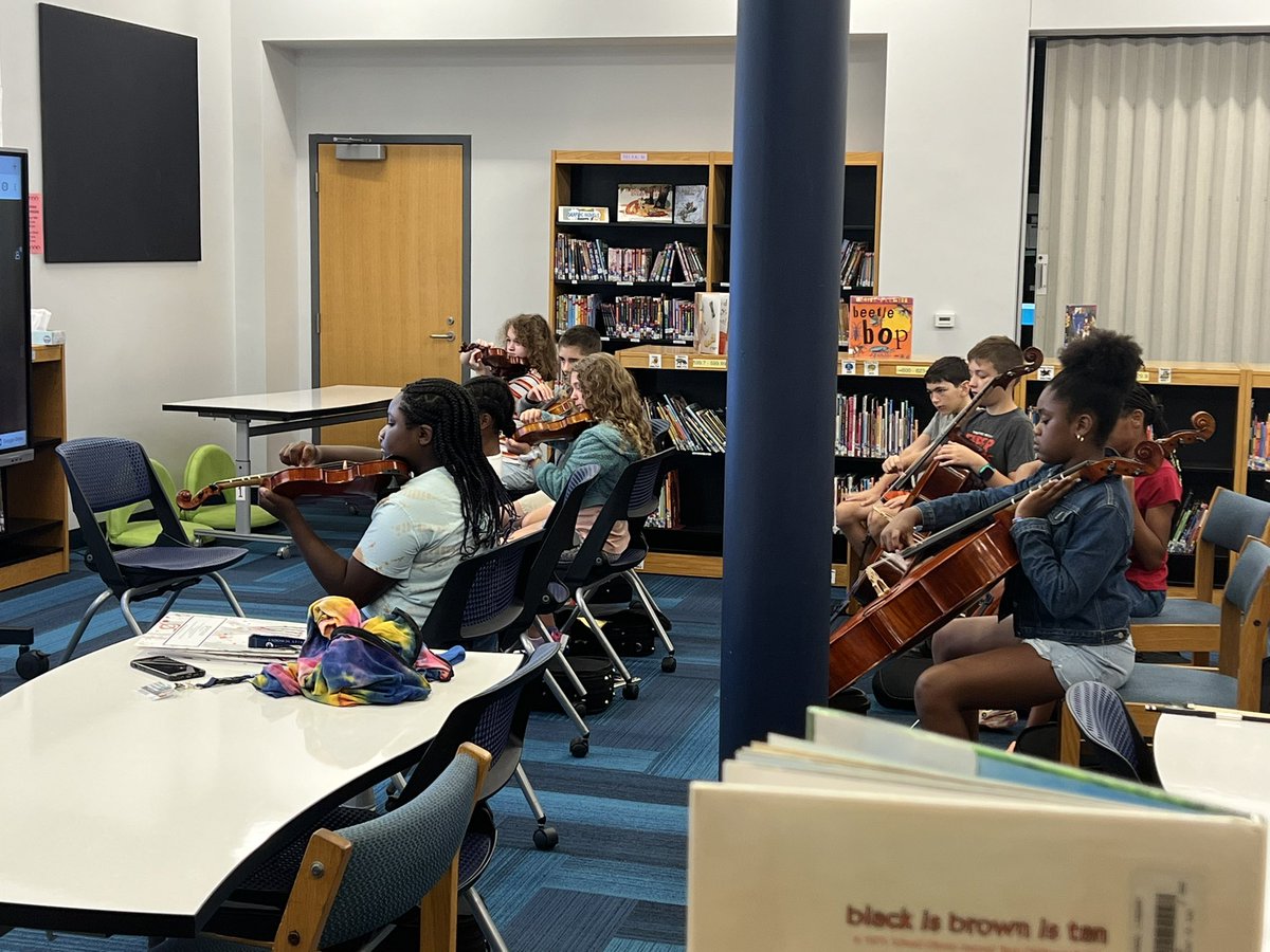 PattengillEl's tweet photo. Our 5th grade Orchestra students began learning music notes today in class. https://t.co/IqqnsuLBji