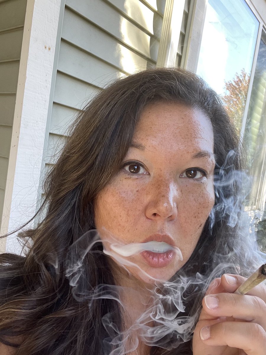 Shelley_Knight1's tweet photo. “Lightin’ up the hopeless sky. Do you wanna get high with me tonight?” #Mmemberville #josiahleming #ifyoudontknowhim #listen #trynewmusic #tellmeaboutyourmusic ✌️💛🎶🔥 https://t.co/wh4o6W1SW6
