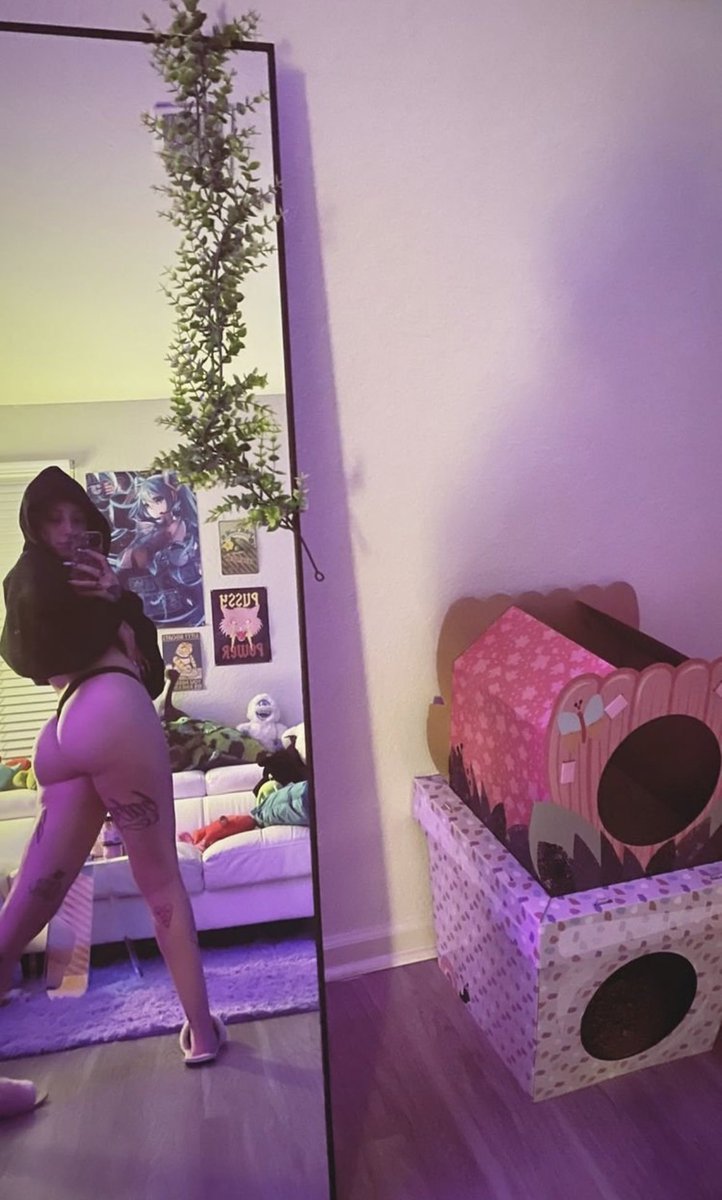 Imagine watching me getting my back blown out in this mirror baby. .