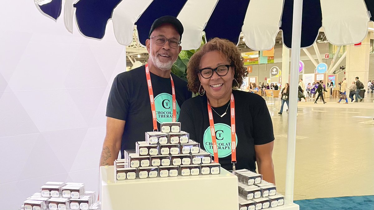 ChaseforBiz's tweet photo. We’re enjoying tasty chocolates from #ChaseInk customer @ctsweetremedies at #INBOUND22. 🍫 You can find more of their yummy treats here: https://t.co/BE3qBiUOFf https://t.co/i3Jc466Ote