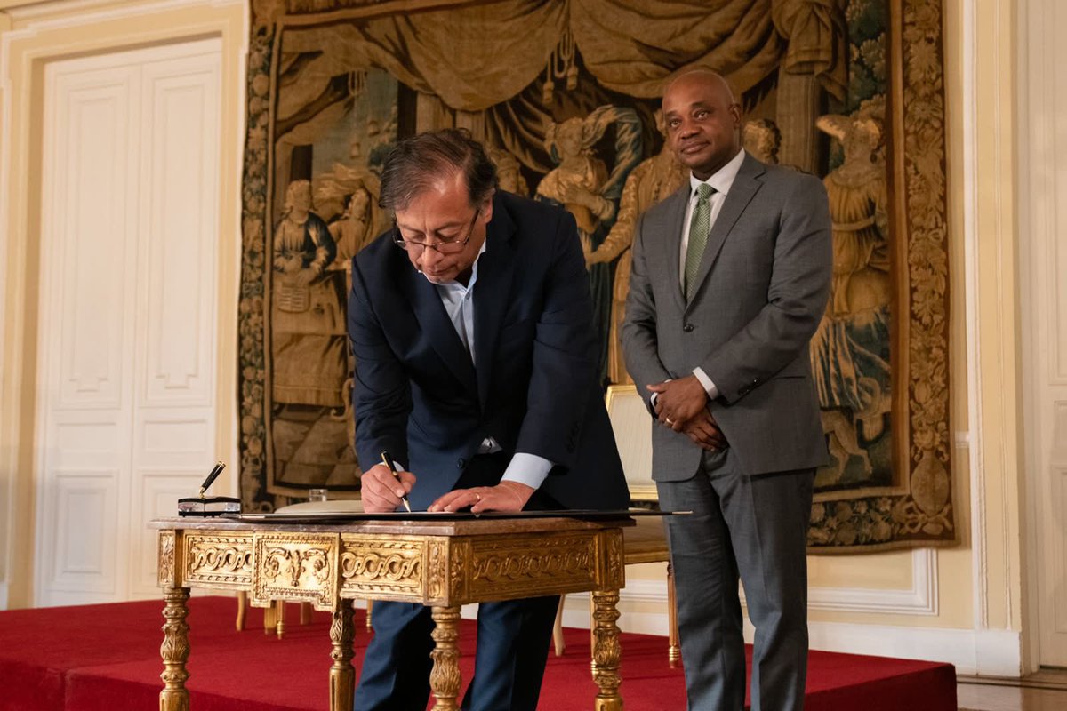 infopresidencia's tweet image. En un acto realizado en la Casa de Nariño, el presidente @petrogustavo posesionó al nuevo Embajador de Colombia en Washington (EE.UU), Luis Gilberto Murillo (@LuisGMurillo).

#30DíasDelCambio