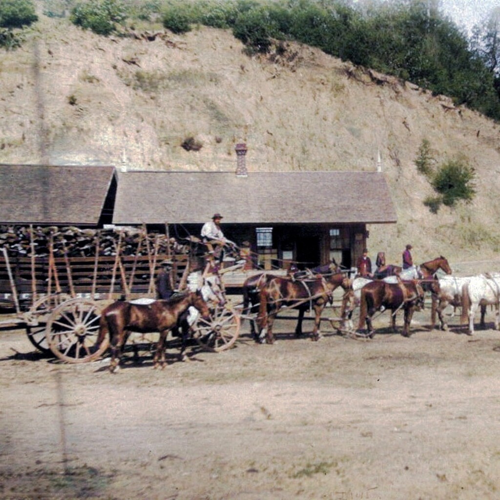 SantaCruzTrains's tweet photo. A wagon full of splitstuff awaiting the arrival of the train outside Wright's Station, ca 1895. Courtesy @bancroftlibrary #bancroftlibrary Colorized using @MyHeritage #myheritage @DeOldify #deoldify #santacruztrains #californiahistory #santaclaracounty #santacruzmountains #s… https://t.co/R4IWwAhGmn