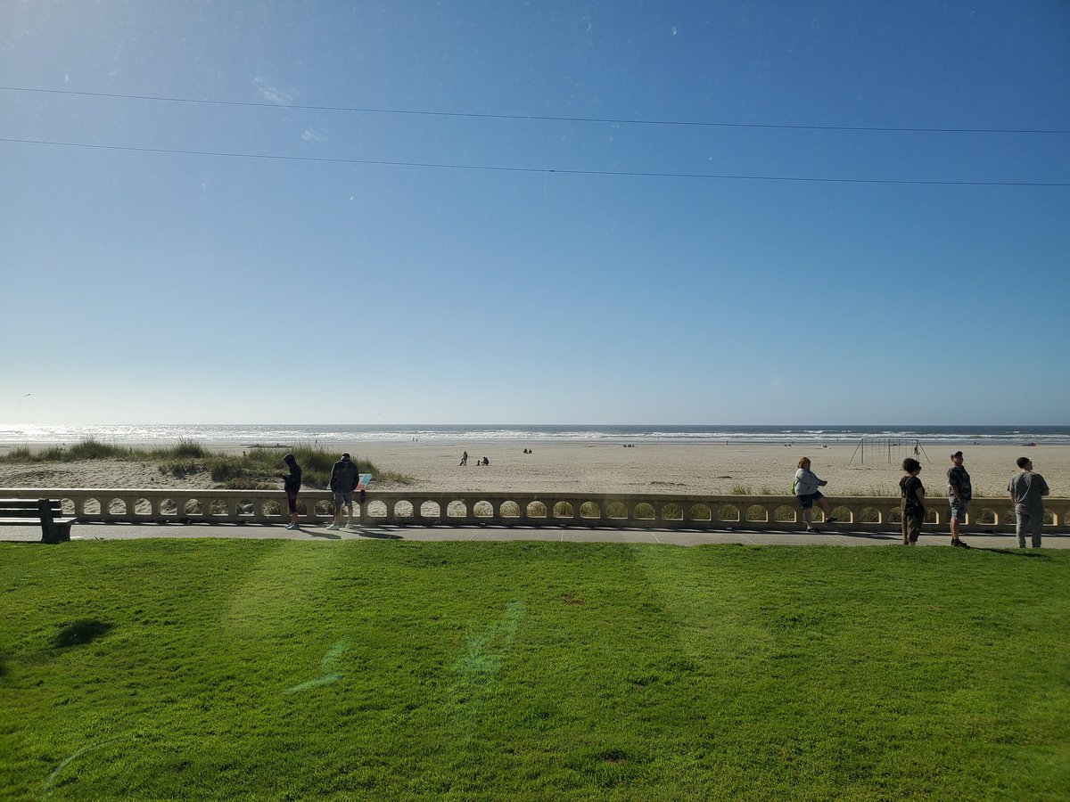 TheProwlingCat's tweet photo. Made it to town and checked into the hotel. Trying a new to us place which seems ok. Got a great view which is the 1st pic. Have them doing the start of some sandcastle stuff right outside the hotel as well https://t.co/hgZa5WX2Jv